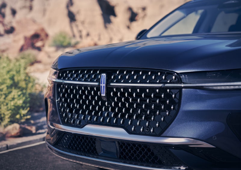 The stylish grille of a 2024 Lincoln Nautilus® SUV sparkles in the sunlight. | Vision Lincoln in Wahpeton ND