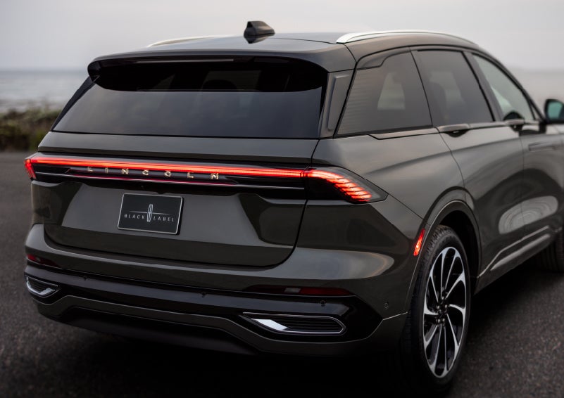 The rear of a 2024 Lincoln Black Label Nautilus® SUV displays full LED rear lighting. | Vision Lincoln in Wahpeton ND